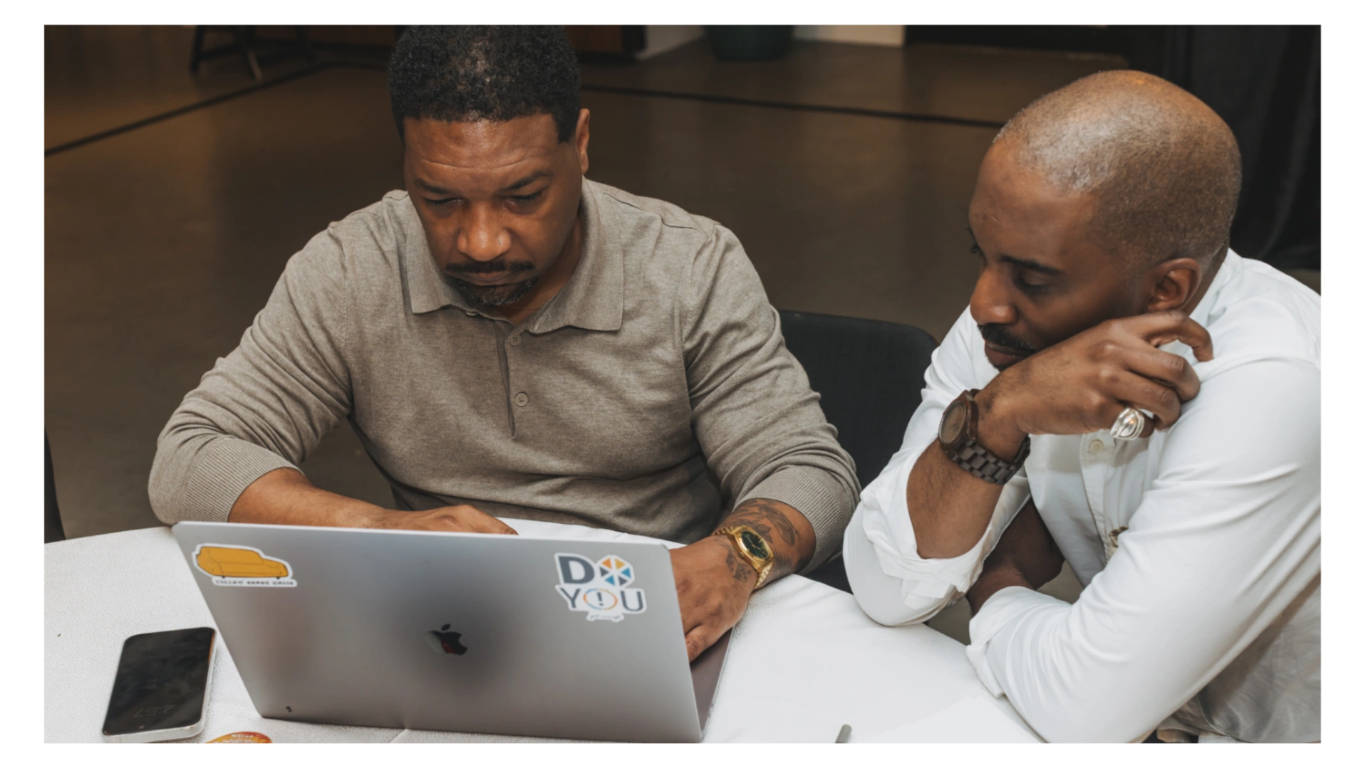 Two entrepreneurs analyzing a problem together on a laptop